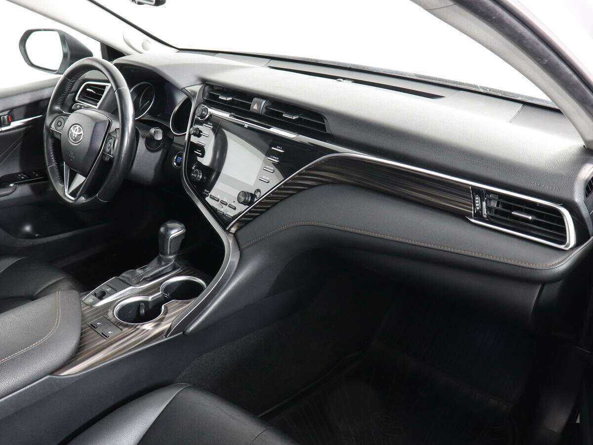 Toyota Camry с пробегом — 2021 год. Фото: #8