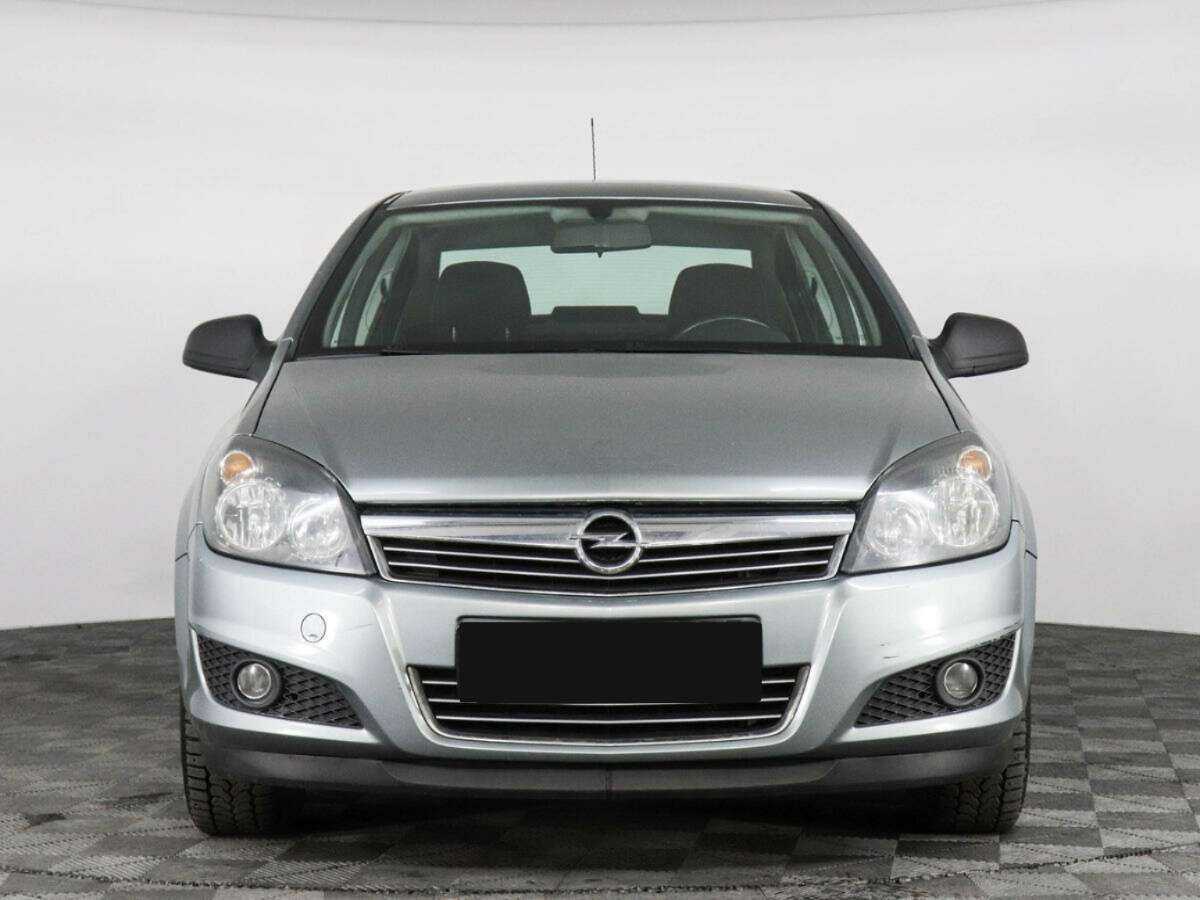 Opel Astra с пробегом — 2011 год. Фото: #1
