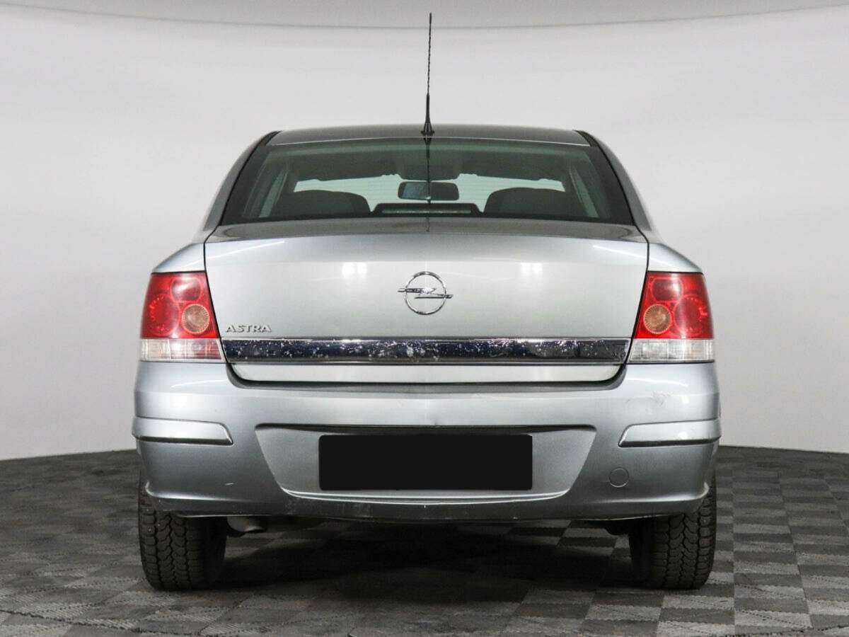 Opel Astra с пробегом — 2011 год. Фото: #5