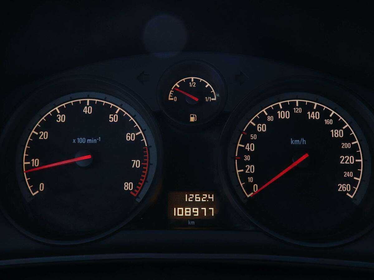 Opel Astra с пробегом — 2011 год. Фото: #10