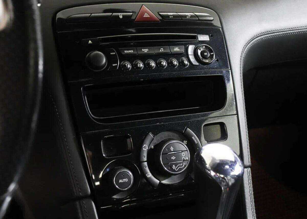 Peugeot RCZ с пробегом — 2011 год. Фото: #9