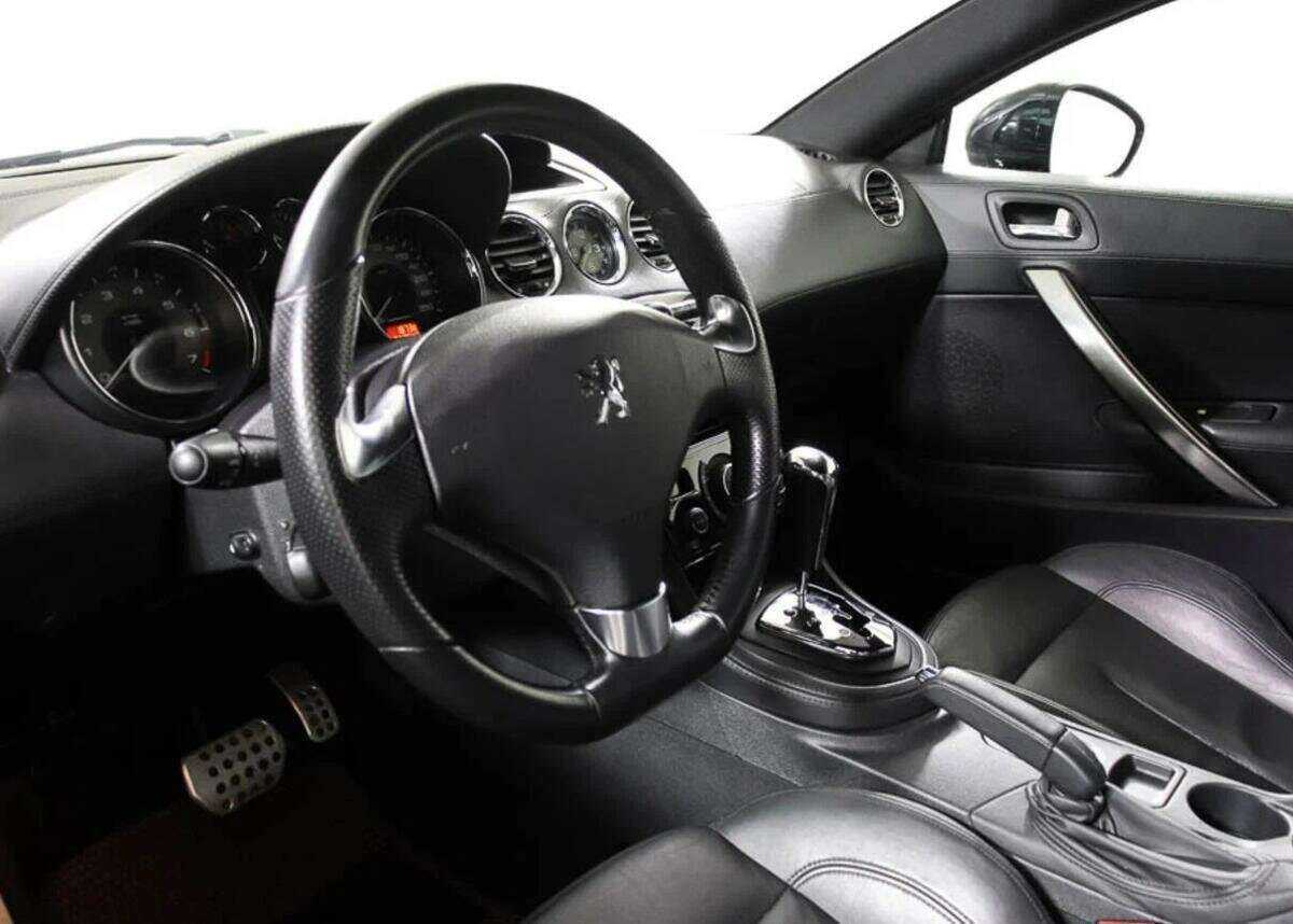 Peugeot RCZ с пробегом — 2011 год. Фото: #10