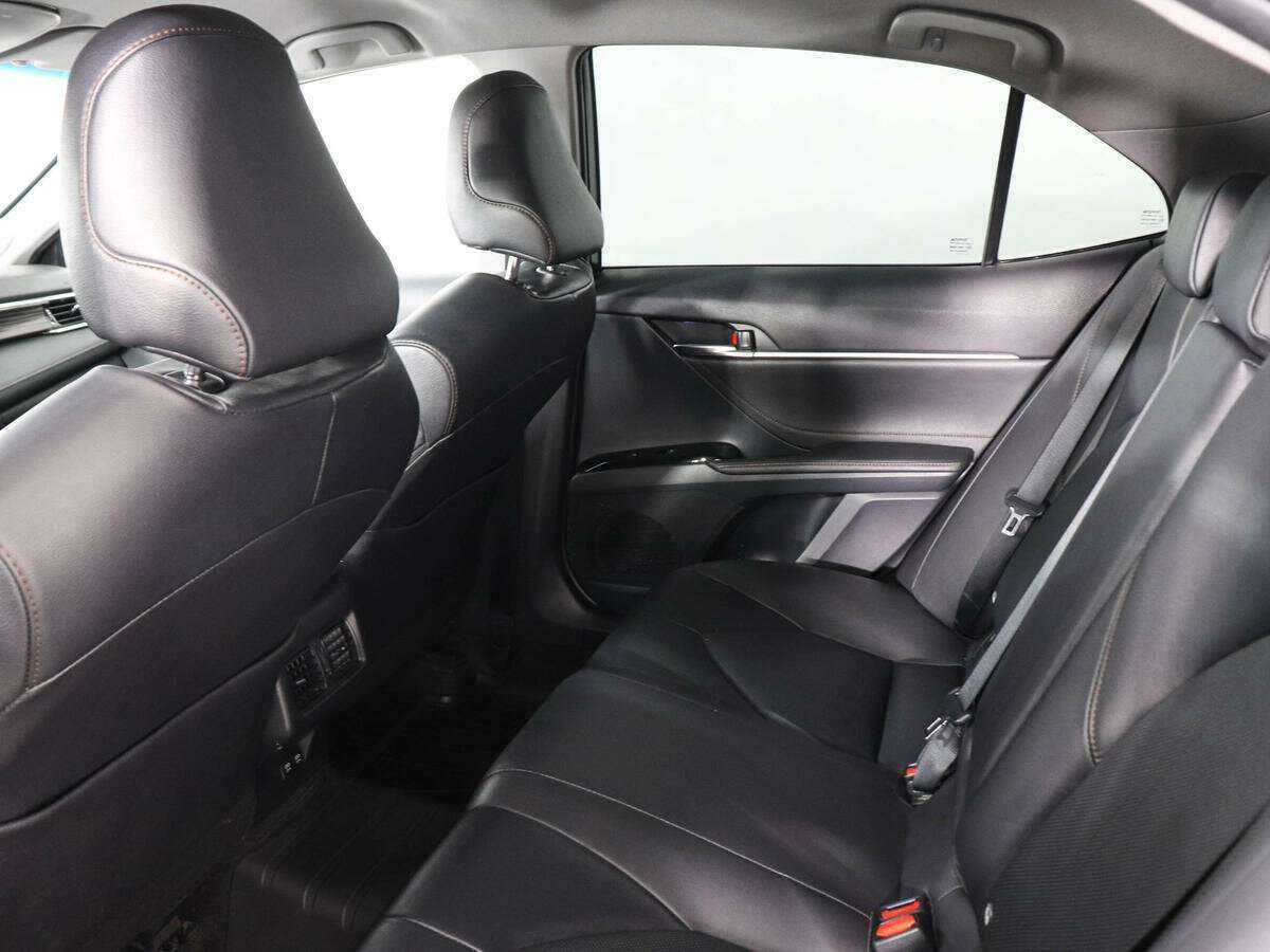 Toyota Camry с пробегом — 2020 год. Фото: #10