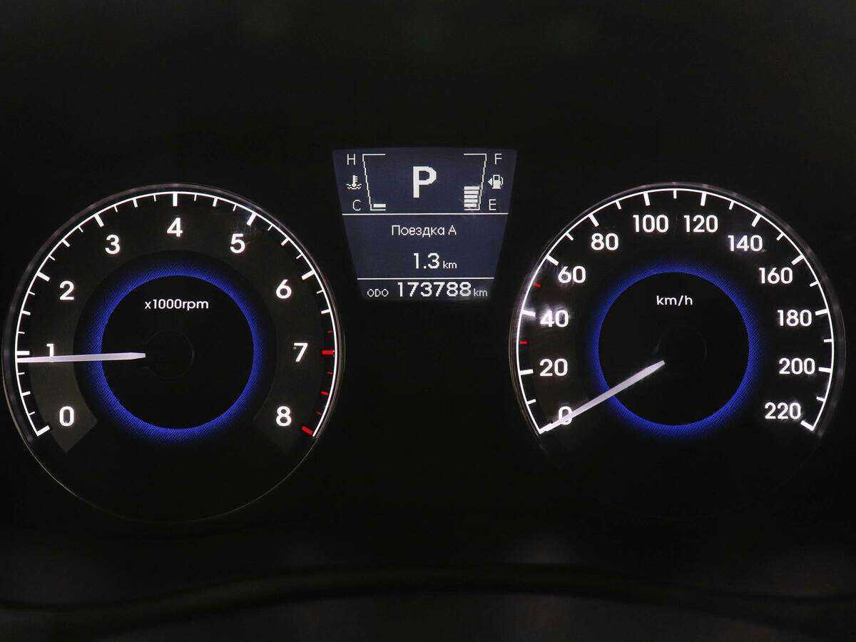 Hyundai Solaris с пробегом — 2012 год. Фото: #6