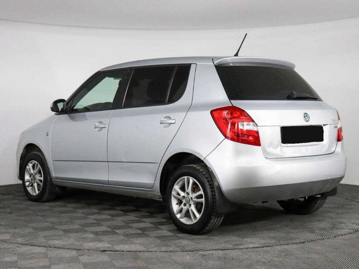 Skoda Fabia с пробегом — 2011 год. Фото: #3