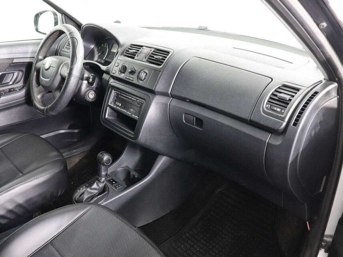 Skoda Fabia с пробегом — 2011 год. Фото: #5