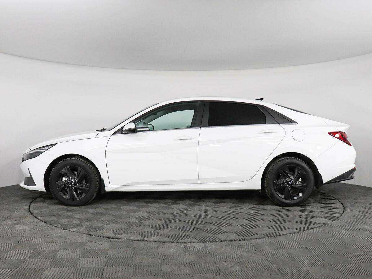 Hyundai Elantra с пробегом — 2021 год. Фото: #7