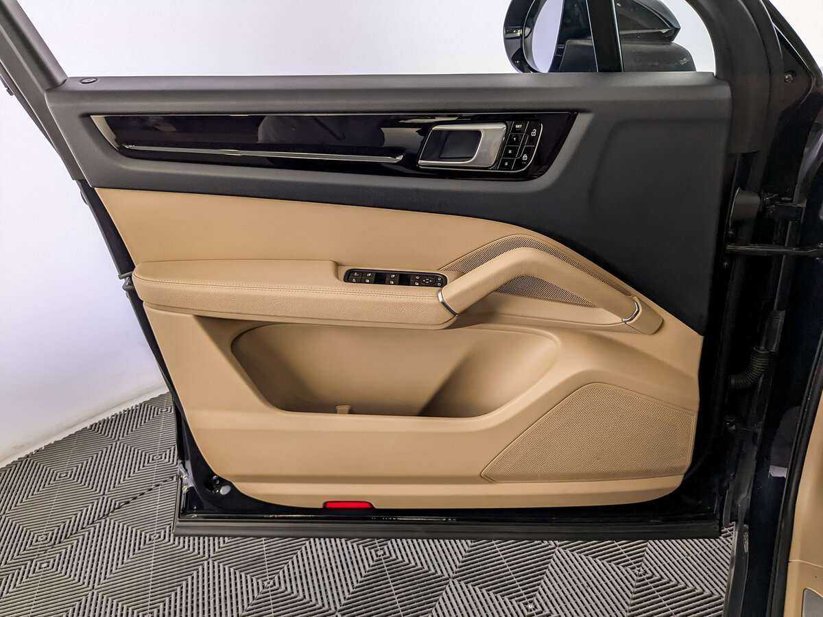 Porsche Cayenne с пробегом — 2019 год. Фото: #17
