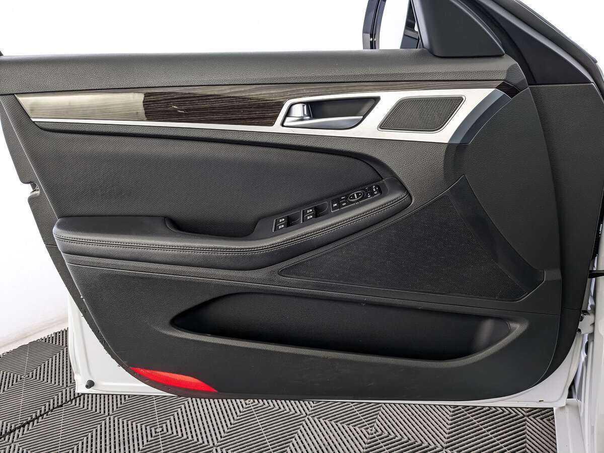 Genesis G80 с пробегом — 2017 год. Фото: #12