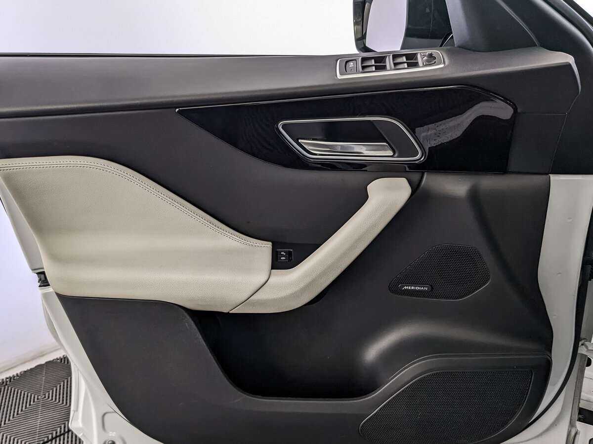 Jaguar F-Pace с пробегом — 2017 год. Фото: #14