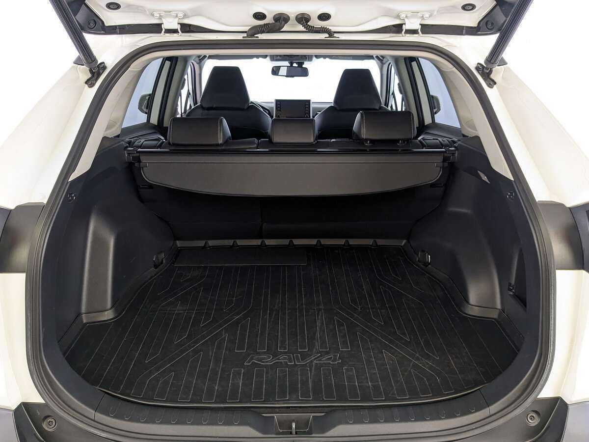 Toyota RAV4 с пробегом — 2022 год. Фото: #9