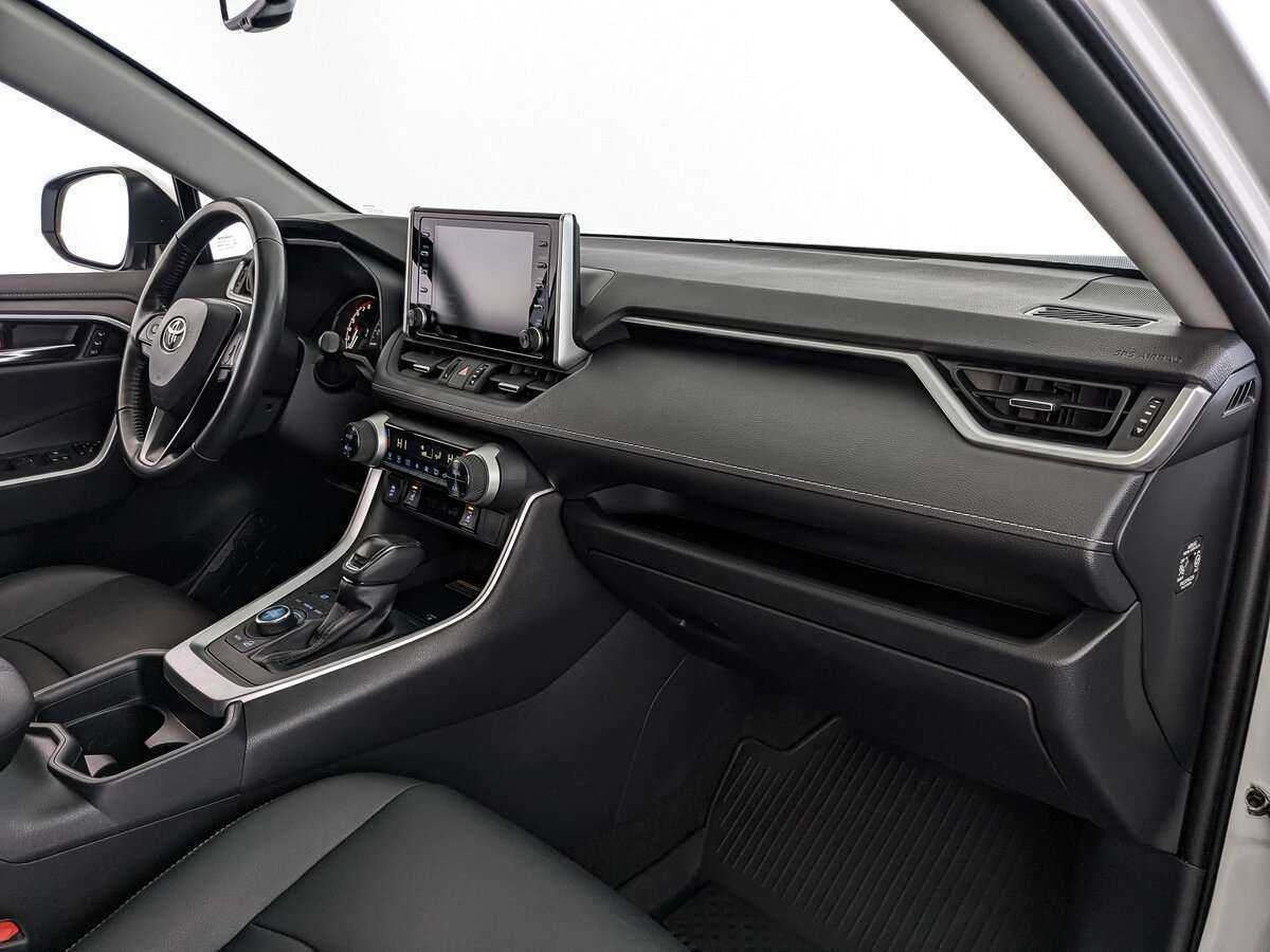 Toyota RAV4 с пробегом — 2022 год. Фото: #10