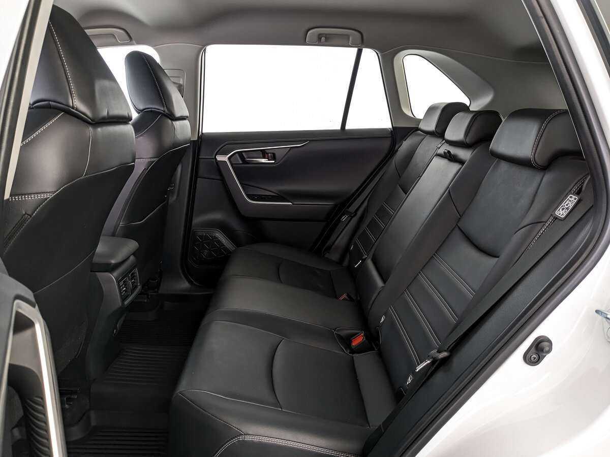 Toyota RAV4 с пробегом — 2022 год. Фото: #15