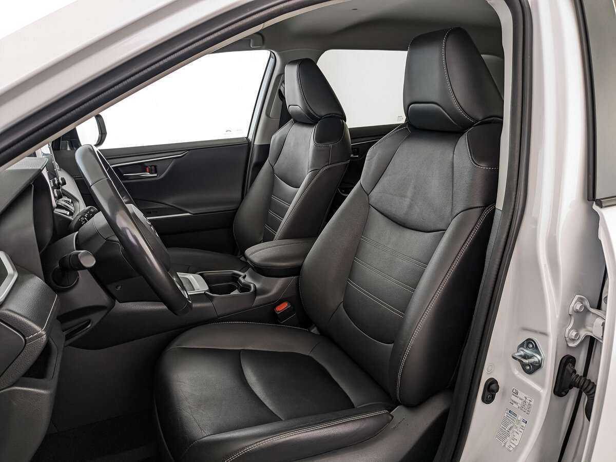 Toyota RAV4 с пробегом — 2022 год. Фото: #17