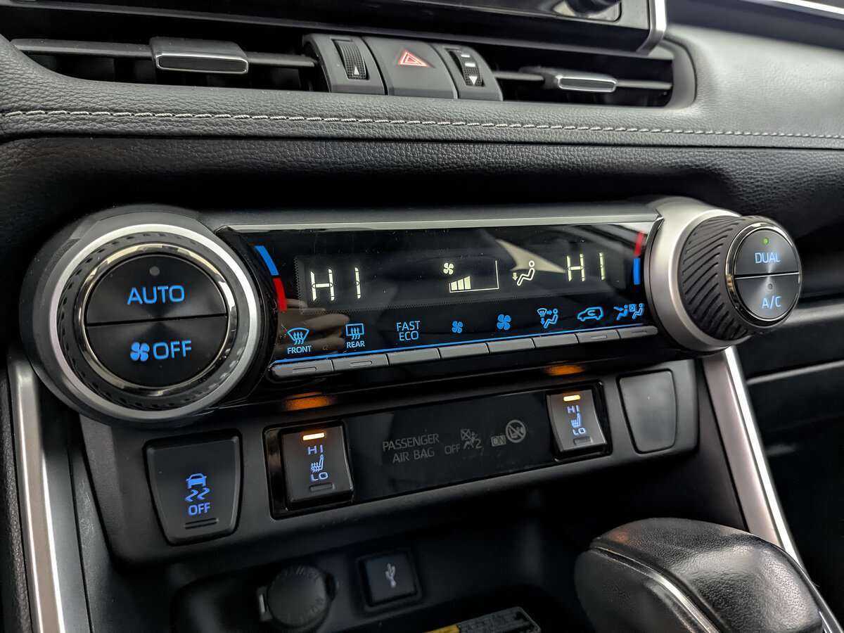 Toyota RAV4 с пробегом — 2022 год. Фото: #18