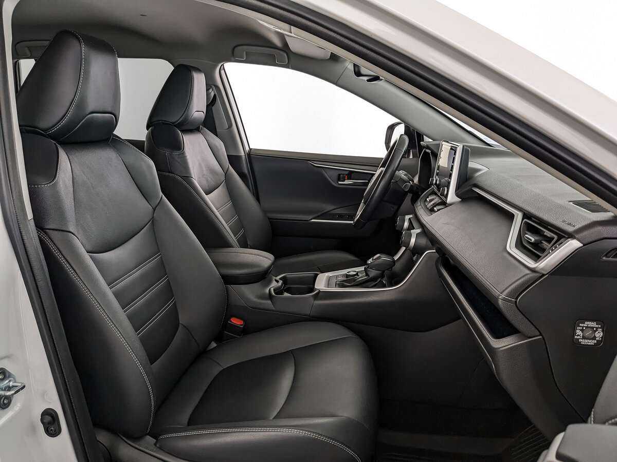 Toyota RAV4 с пробегом — 2022 год. Фото: #21