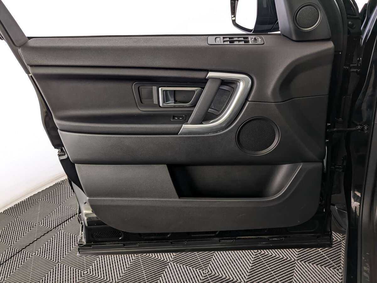 Land Rover Discovery Sport с пробегом — 2017 год. Фото: #18