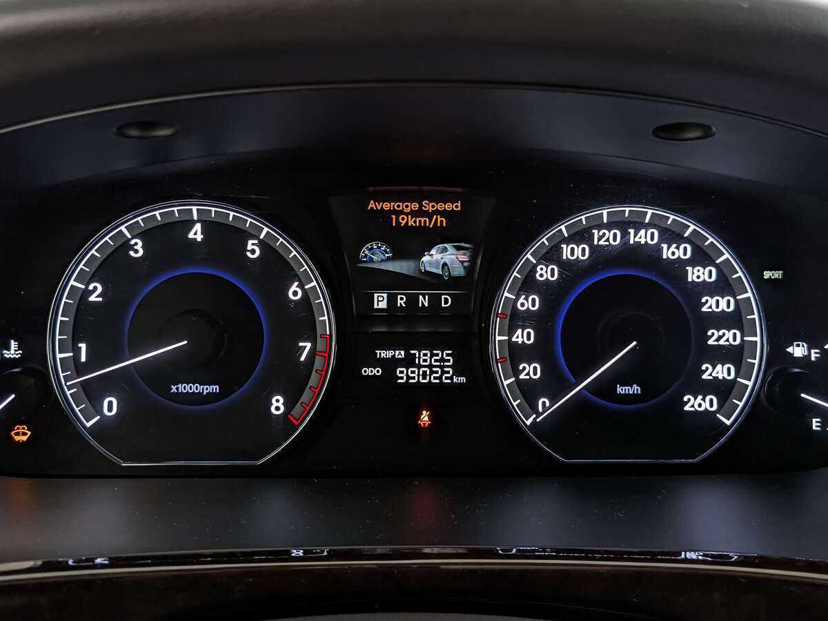 Hyundai Equus с пробегом — 2012 год. Фото: #11