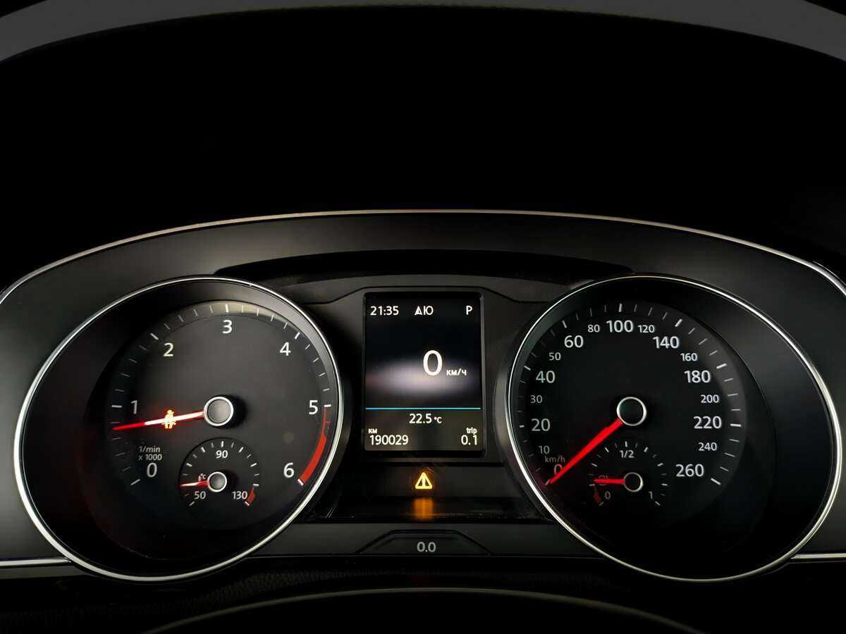 Volkswagen Passat с пробегом — 2018 год. Фото: #12