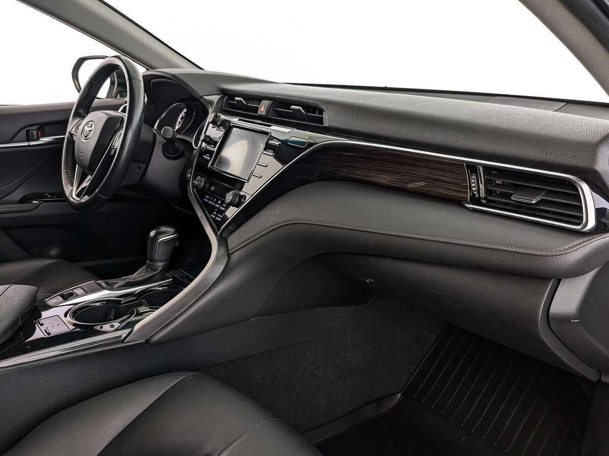 Toyota Camry с пробегом — 2021 год. Фото: #7
