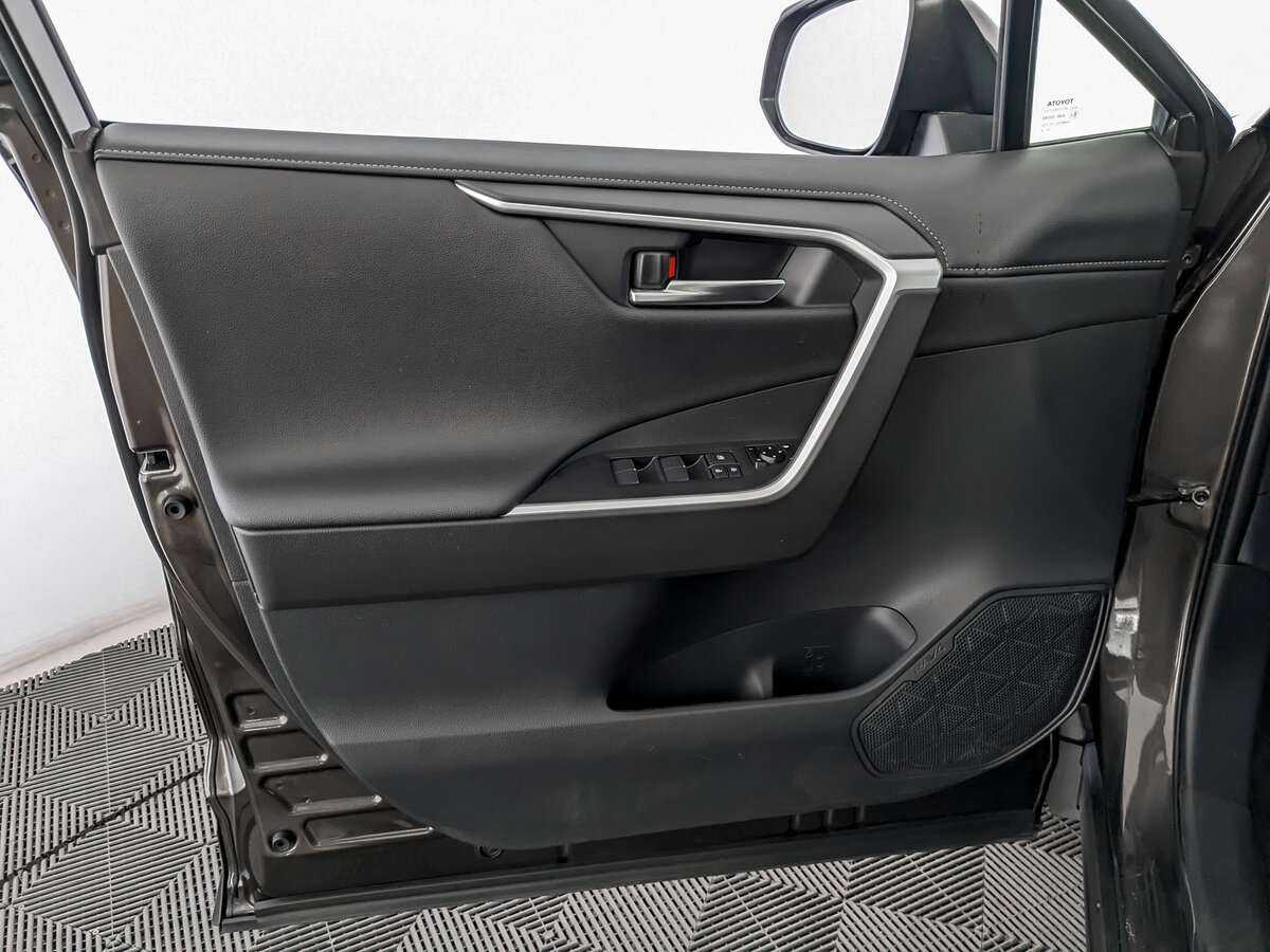 Toyota RAV4 с пробегом — 2020 год. Фото: #14