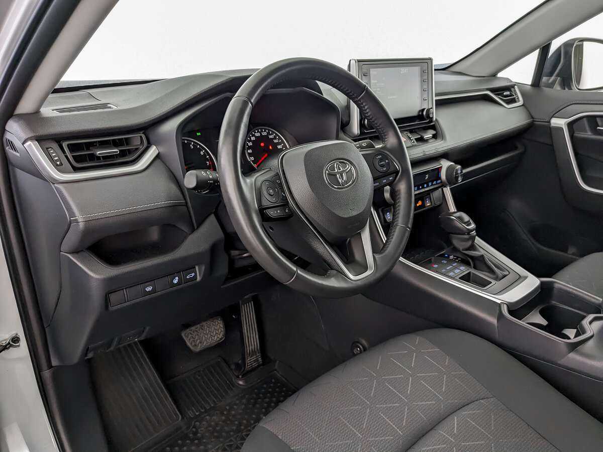 Toyota RAV4 с пробегом — 2020 год. Фото: #13