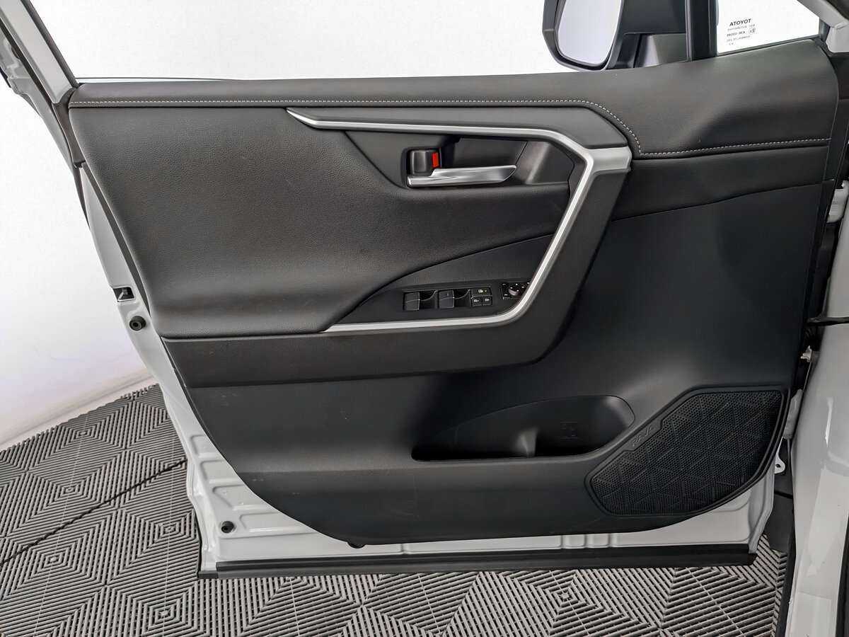 Toyota RAV4 с пробегом — 2020 год. Фото: #14