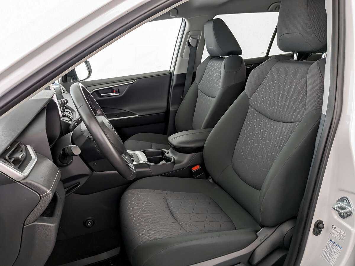 Toyota RAV4 с пробегом — 2020 год. Фото: #15