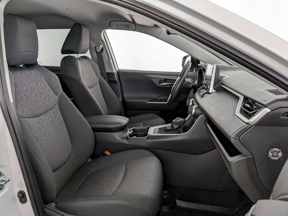 Toyota RAV4 с пробегом — 2020 год. Фото: #18