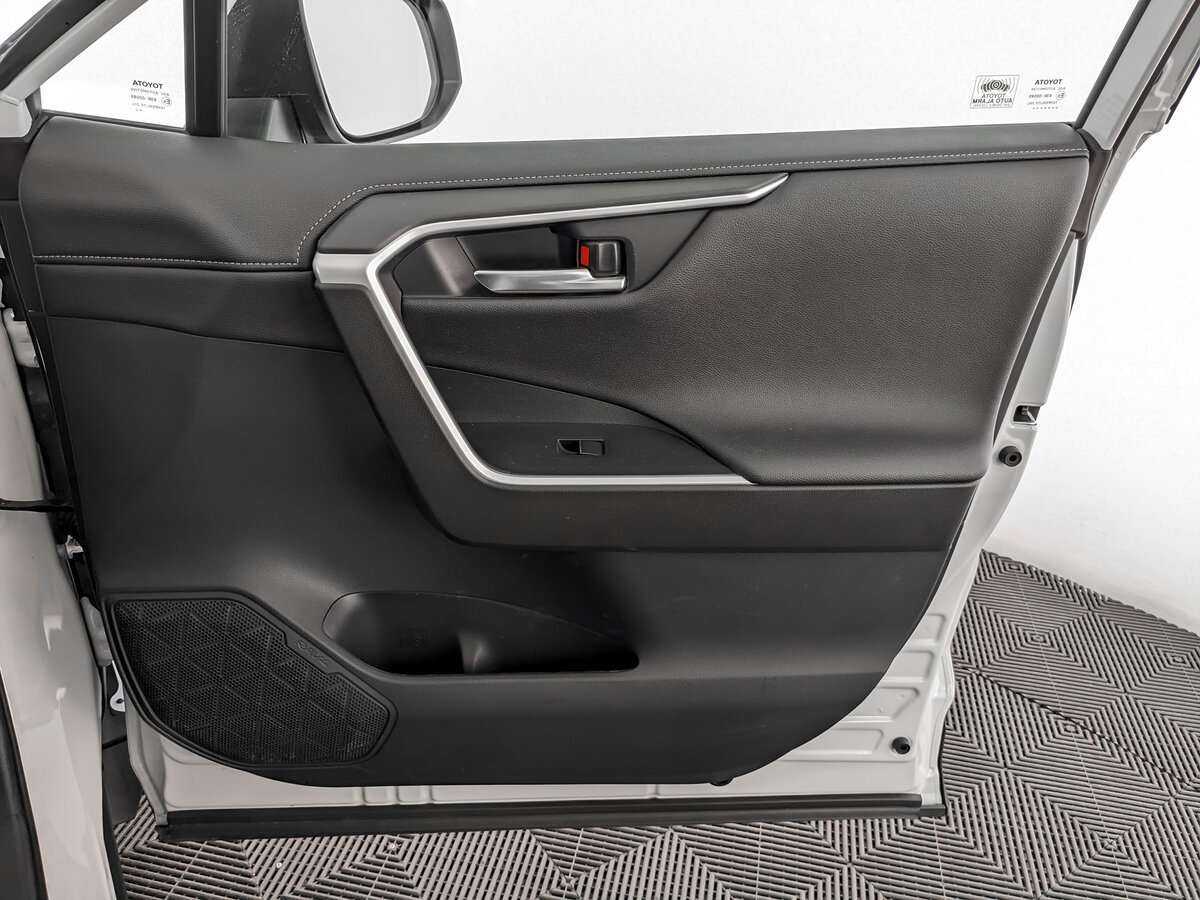 Toyota RAV4 с пробегом — 2020 год. Фото: #19