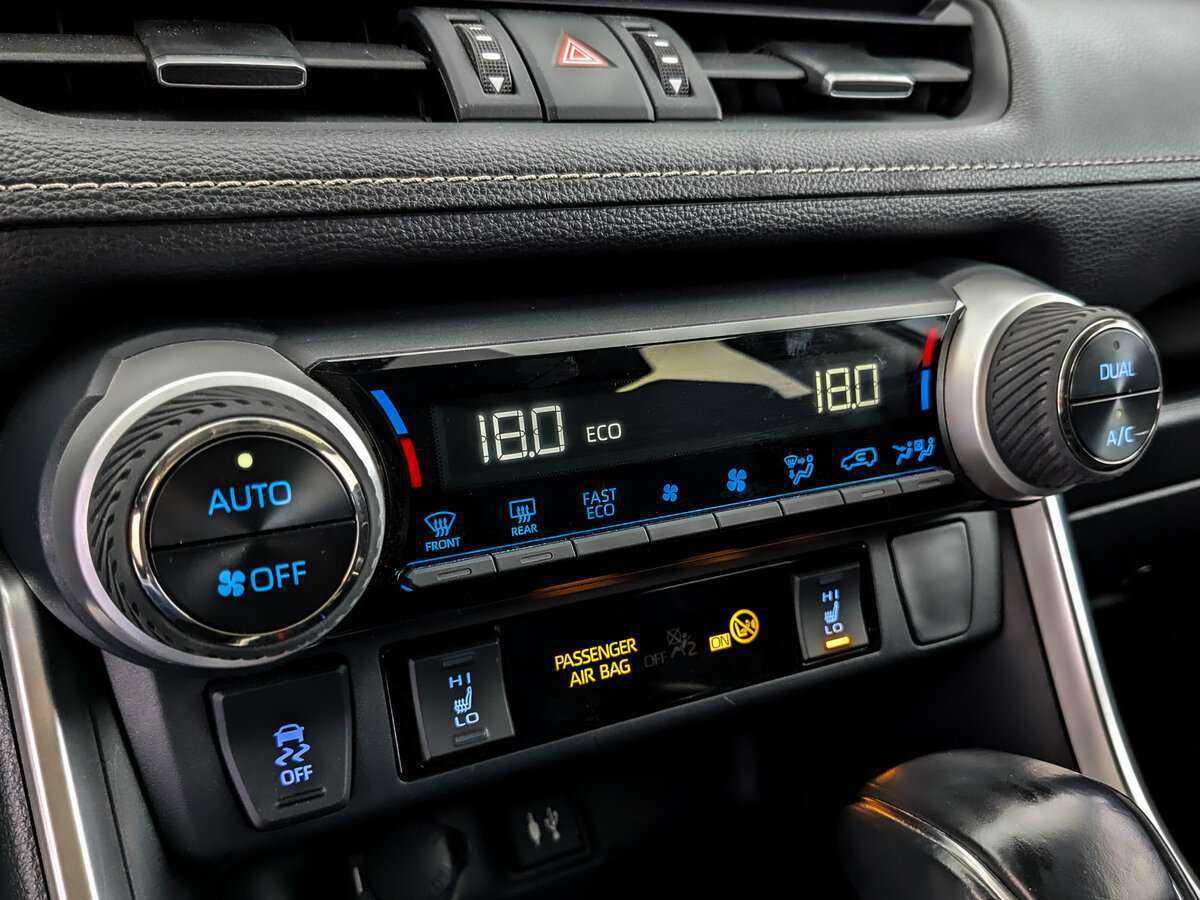 Toyota RAV4 с пробегом — 2020 год. Фото: #20