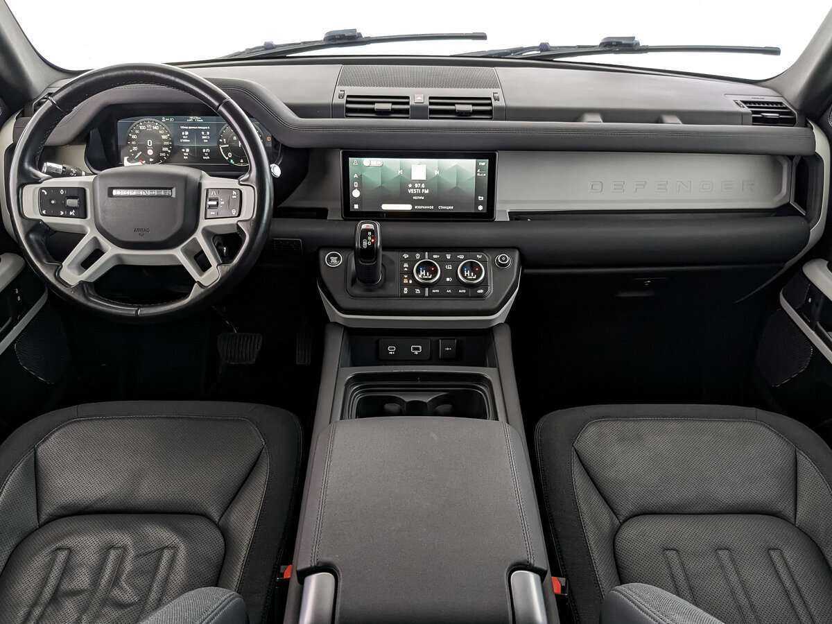 Land Rover Defender с пробегом — 2020 год. Фото: #8