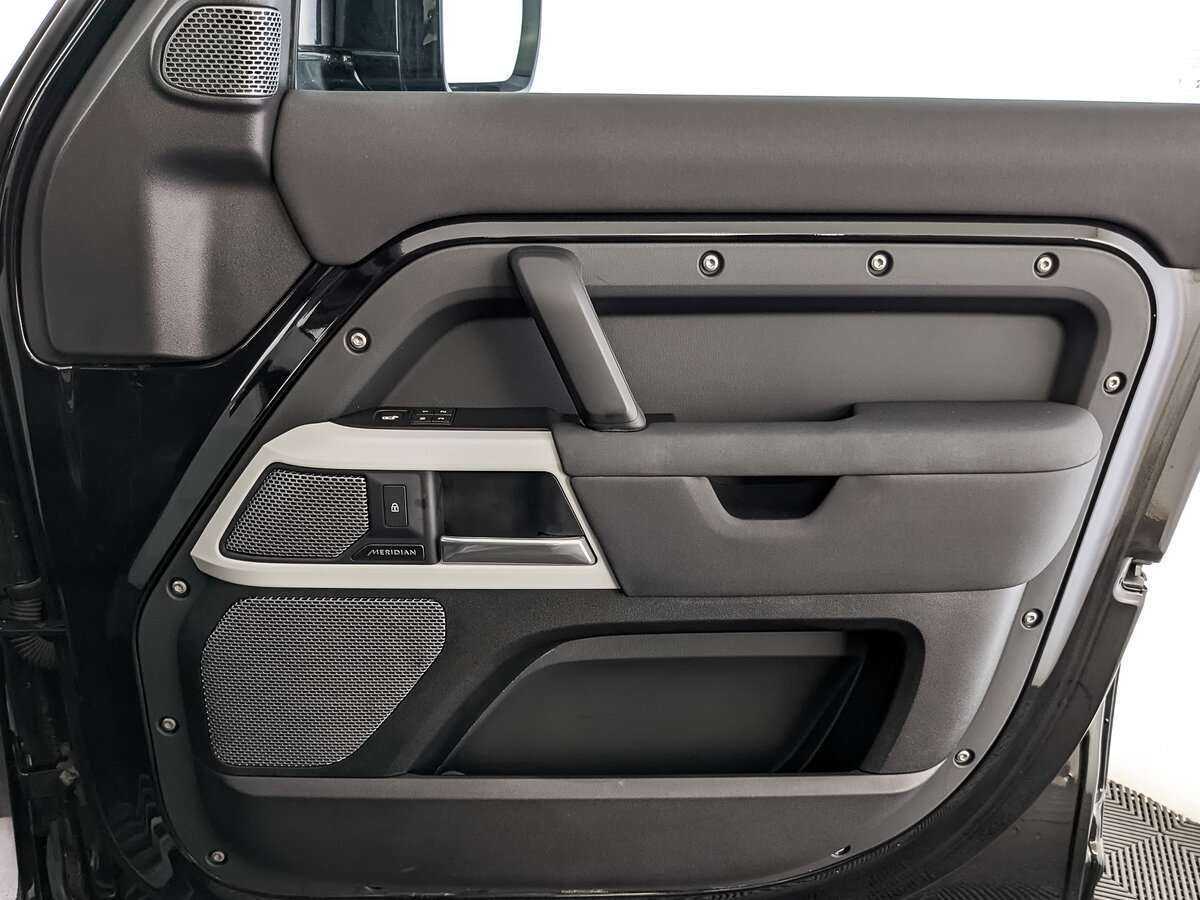 Land Rover Defender с пробегом — 2020 год. Фото: #16