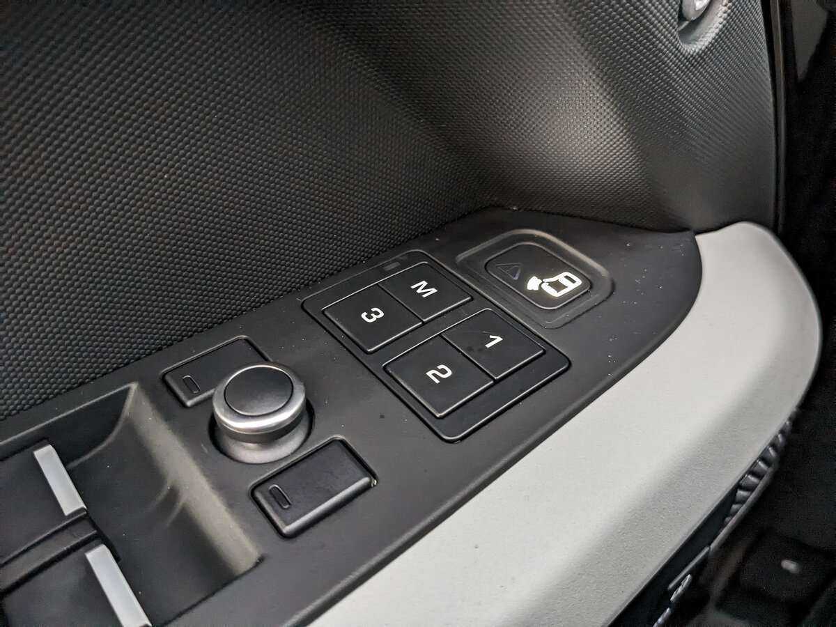 Land Rover Defender с пробегом — 2020 год. Фото: #23