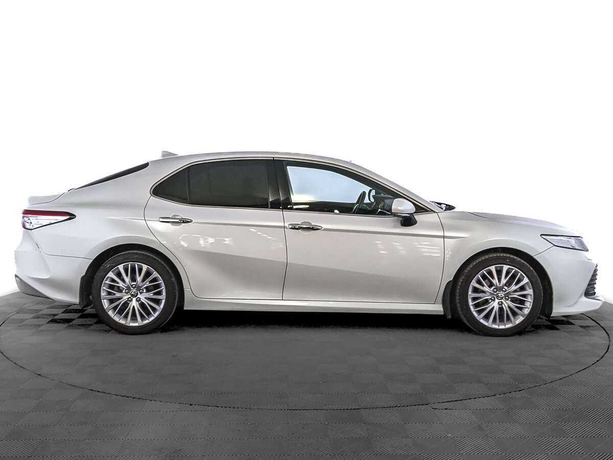 Toyota Camry с пробегом — 2021 год. Фото: #3