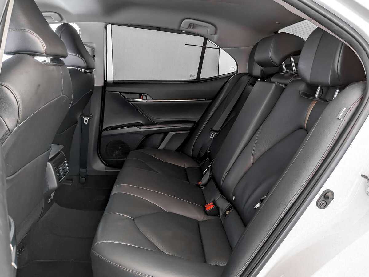 Toyota Camry с пробегом — 2021 год. Фото: #9