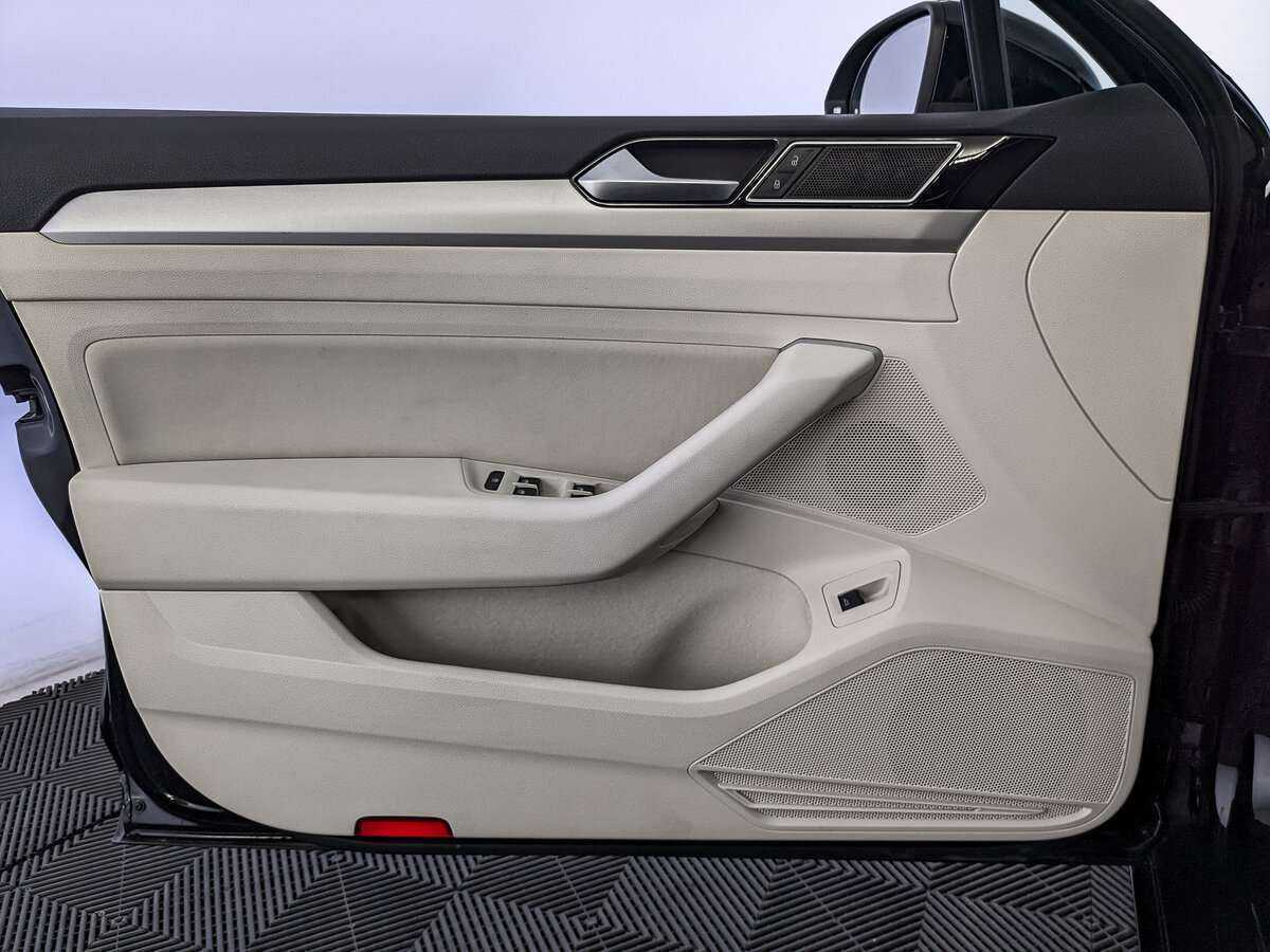 Volkswagen Passat с пробегом — 2018 год. Фото: #14