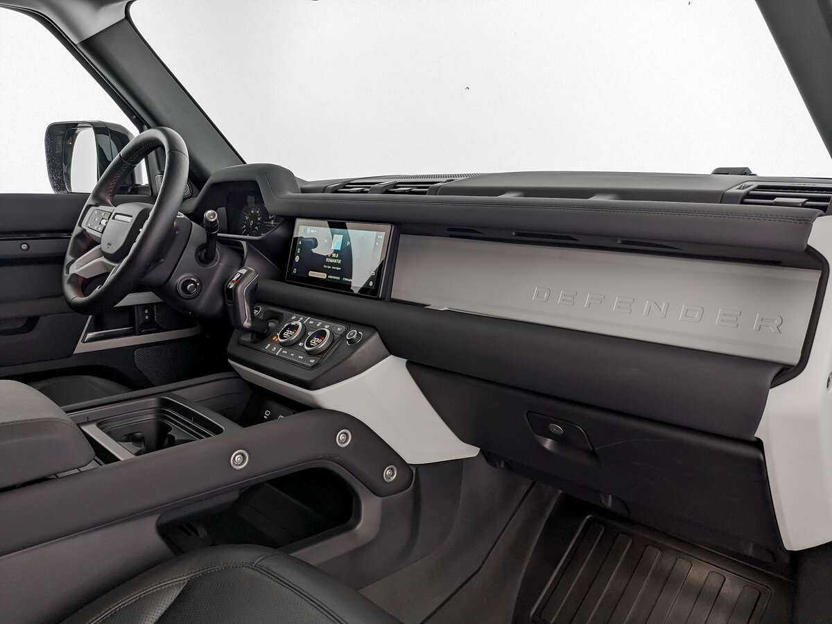 Land Rover Defender с пробегом — 2021 год. Фото: #7