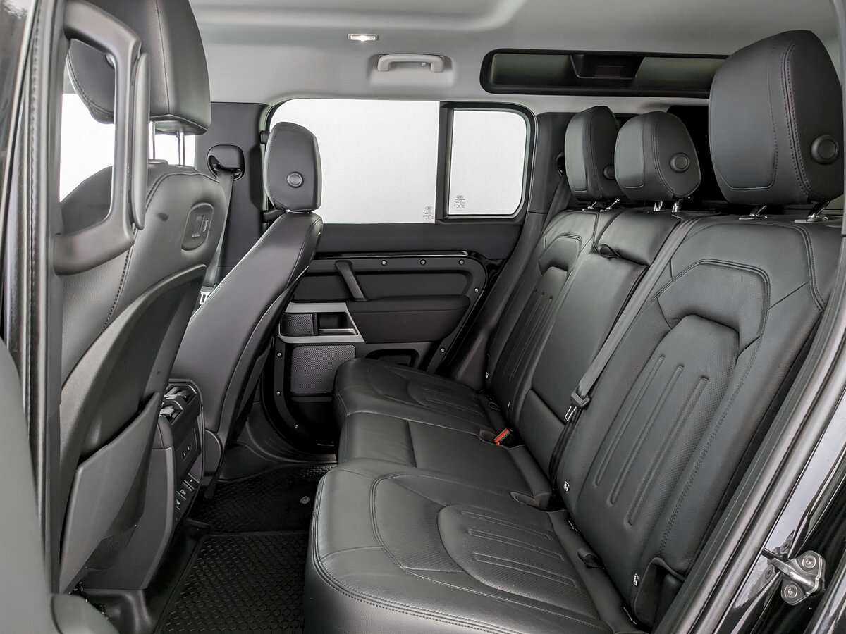 Land Rover Defender с пробегом — 2021 год. Фото: #8