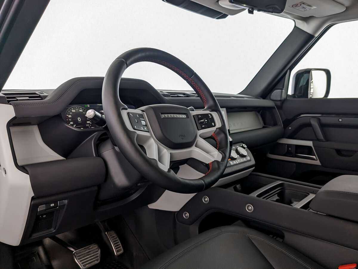 Land Rover Defender с пробегом — 2021 год. Фото: #11