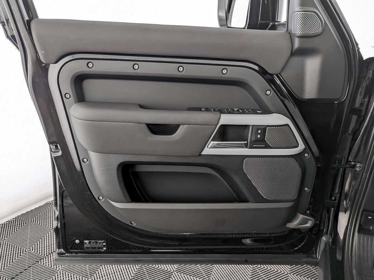 Land Rover Defender с пробегом — 2021 год. Фото: #12