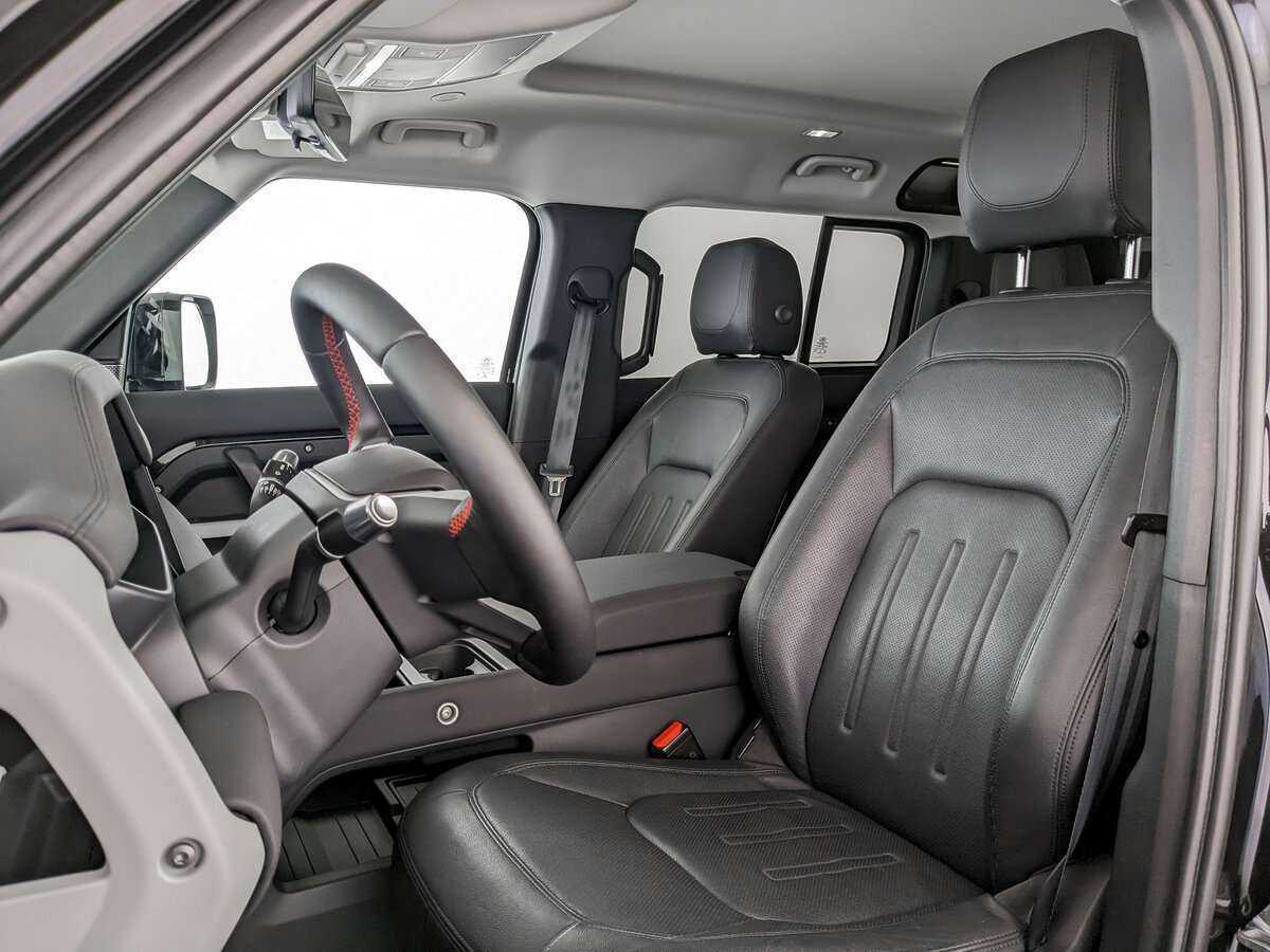 Land Rover Defender с пробегом — 2021 год. Фото: #13