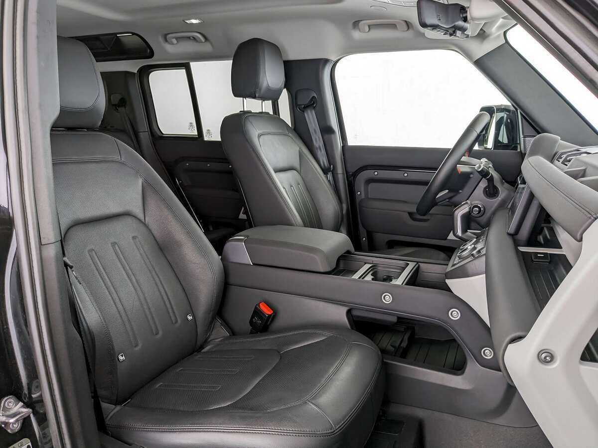 Land Rover Defender с пробегом — 2021 год. Фото: #17