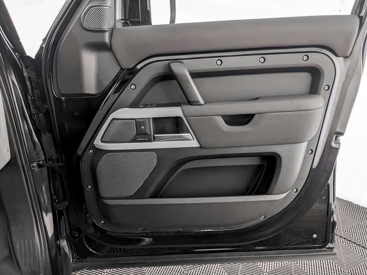 Land Rover Defender с пробегом — 2021 год. Фото: #18