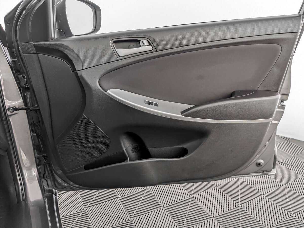 Hyundai Solaris с пробегом — 2015 год. Фото: #19