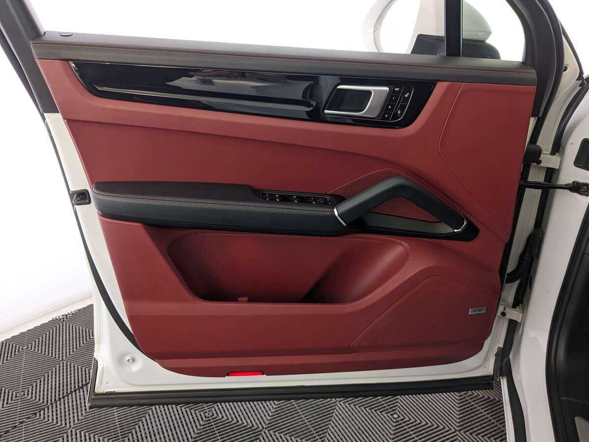 Porsche Cayenne с пробегом — 2018 год. Фото: #13