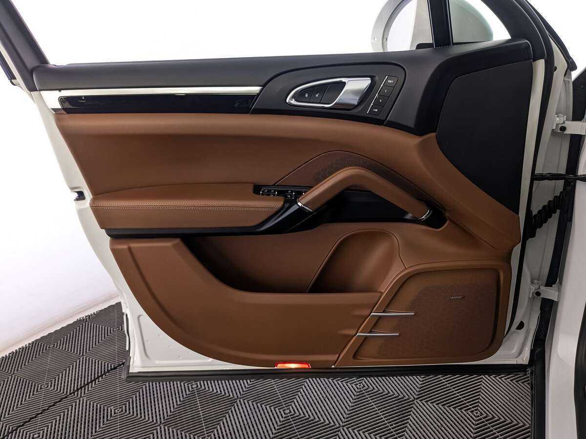 Porsche Cayenne с пробегом — 2016 год. Фото: #13