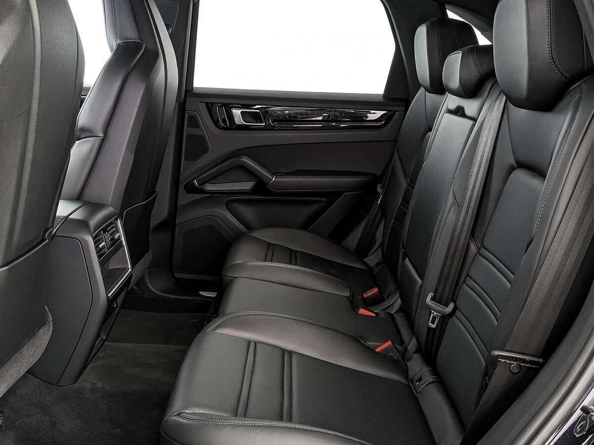 Porsche Cayenne с пробегом — 2018 год. Фото: #17