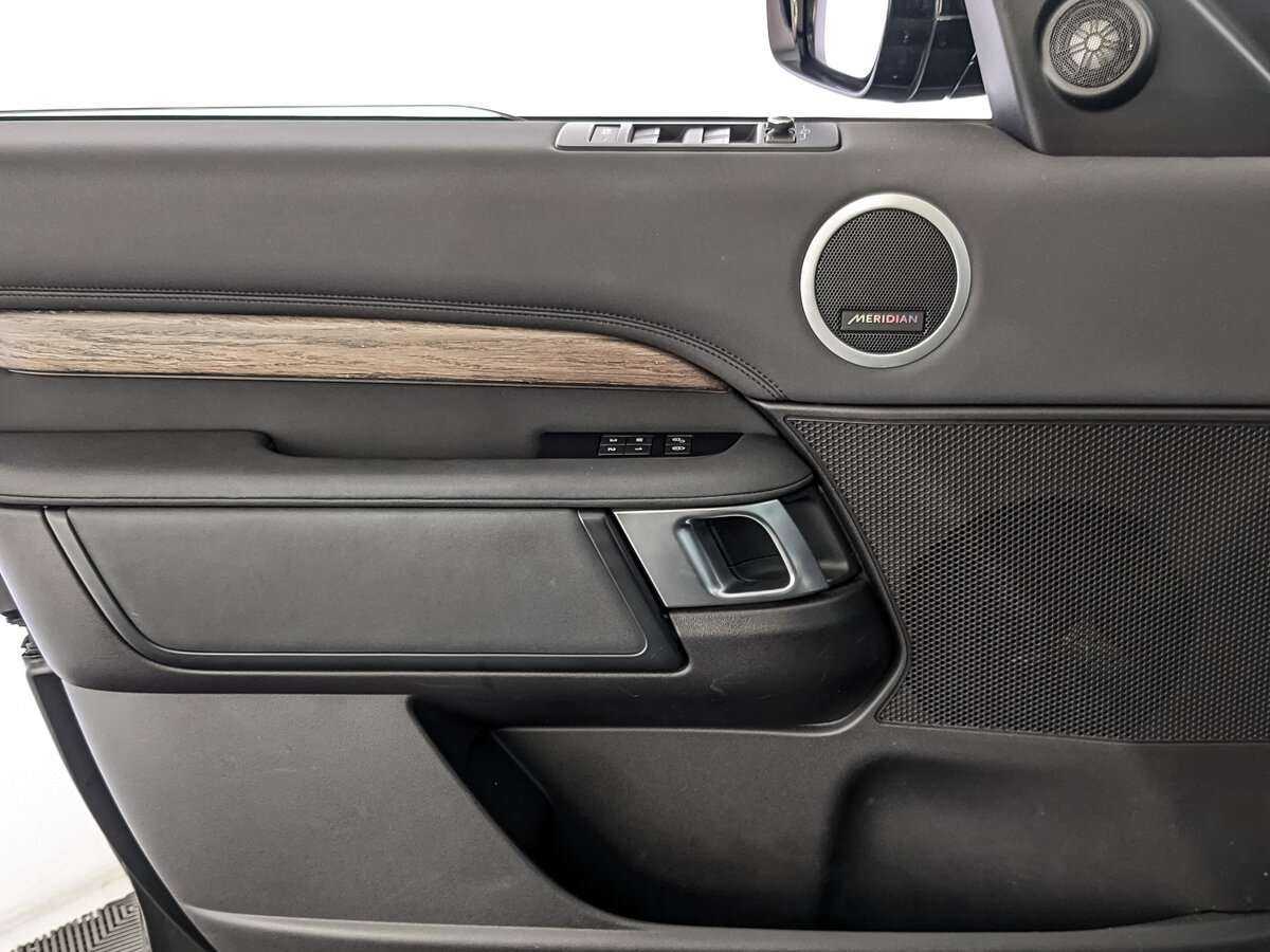 Land Rover Discovery с пробегом — 2018 год. Фото: #11