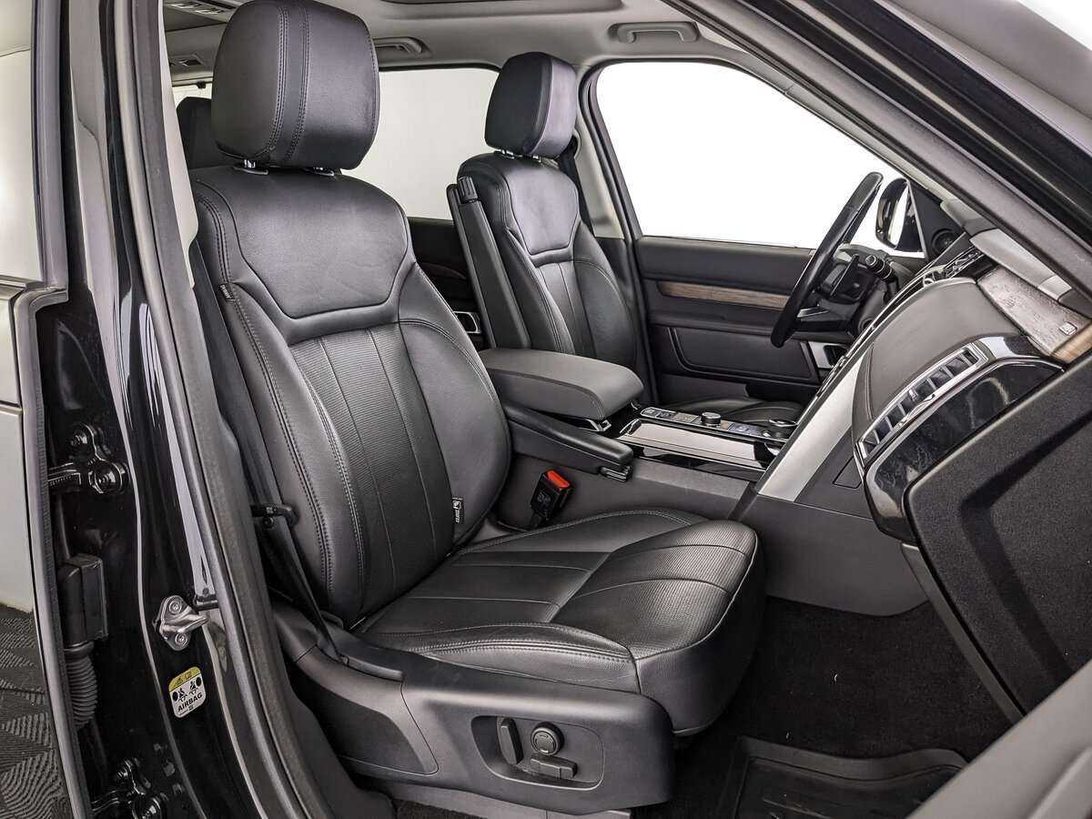 Land Rover Discovery с пробегом — 2018 год. Фото: #16